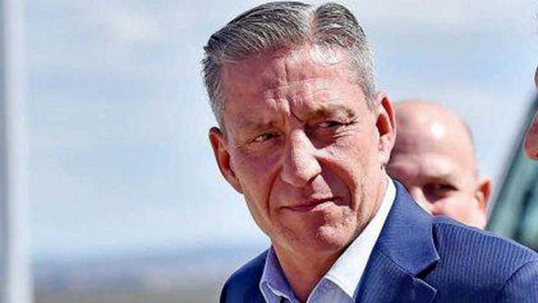 Mariano Arcioni durante una reunión política en Chubut