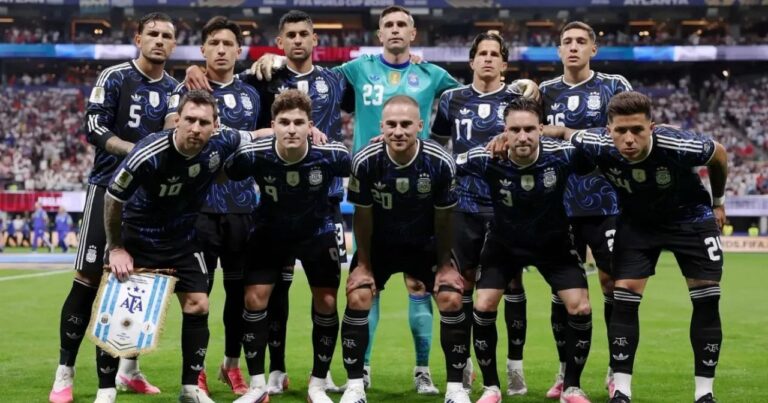Selección argentina con camiseta albiceleste en la final del Mundial 2026