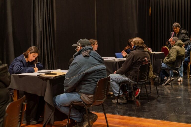 Jornada de relevamiento social en el barrio Sismográfica de Comodoro Rivadavia