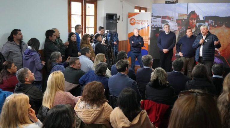 Firma de convenio para la ampliación de la red de gas en Bariloche