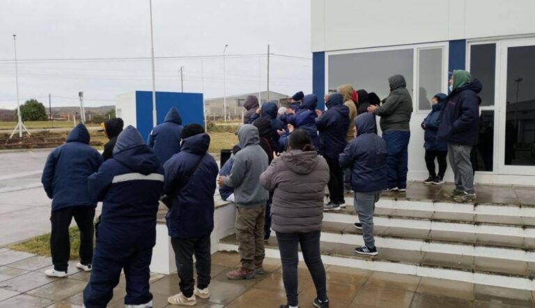 Audiencia en Secretaría de Trabajo de Rawson por conflicto entre Conarpesa y STIA