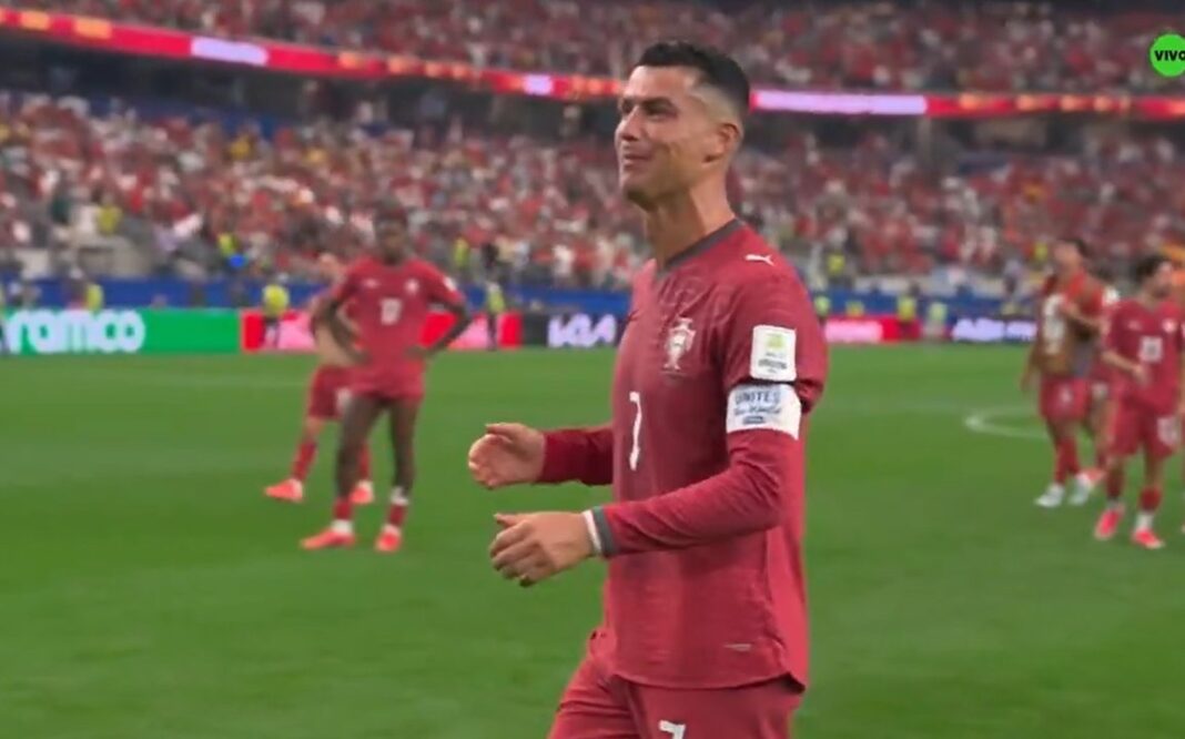 Cristiano Ronaldo llorando tras la derrota de Portugal ante España