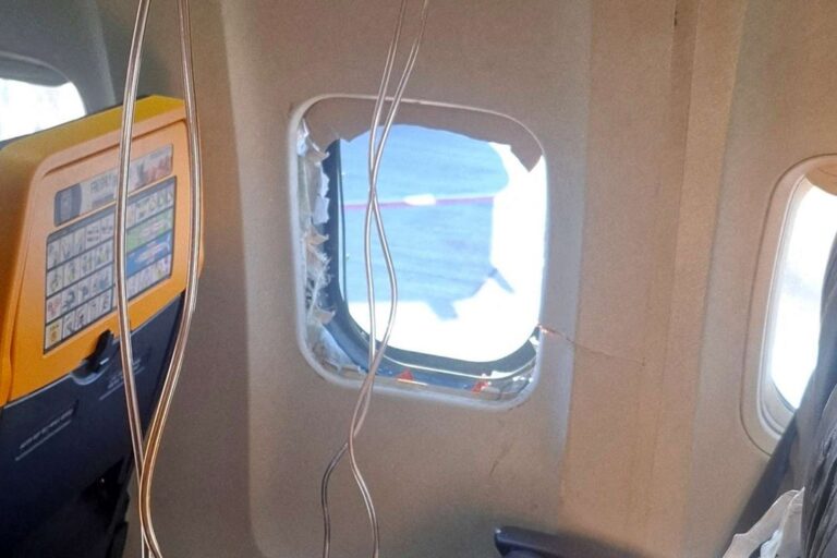 Avión de Ryanair en pista