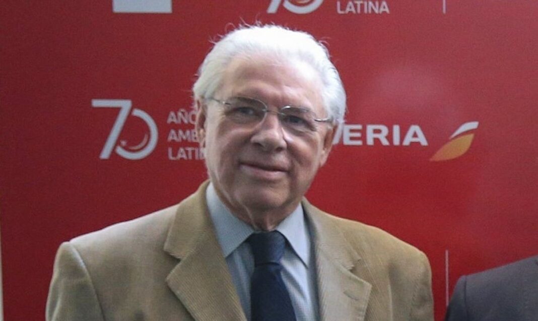 Retrato del periodista Rodolfo Pousá