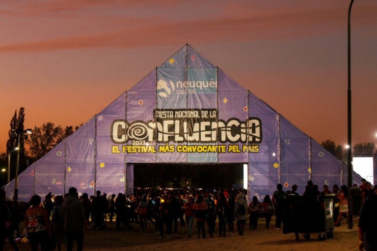 Apertura de sobres de licitación de la Fiesta de la Confluencia 2027 en la Municipalidad de Neuquén