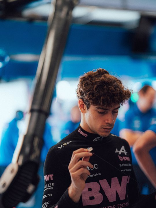 Franco Colapinto en el circuito de Spa-Francorchamps durante la clasificación del Gran Premio de Bélgica