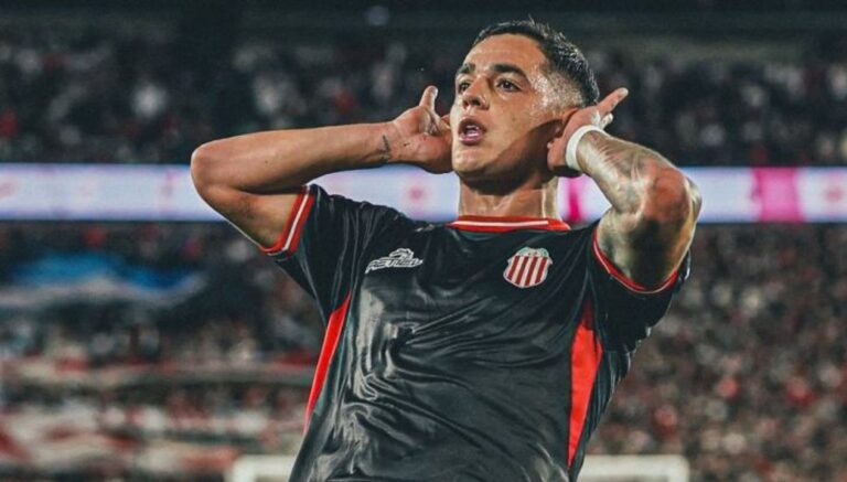 Fotografía de Gonzalo Morales, futbolista de Barracas Central, durante un partido