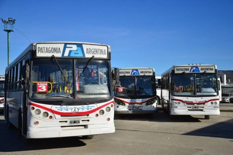 Colectivo de la línea 3 de Comodoro Rivadavia en su nuevo recorrido