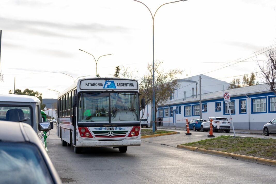 Colectivo de la Línea 4 en Comodoro Rivadavia con nuevo recorrido