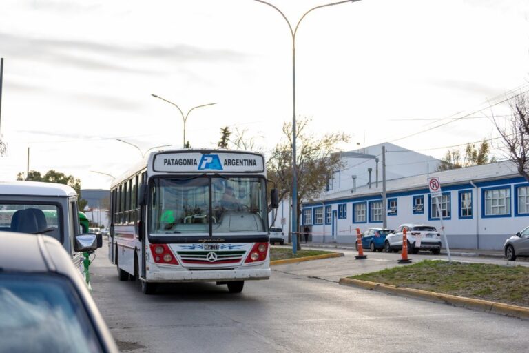 Colectivo de la Línea 4 en Comodoro Rivadavia con nuevo recorrido