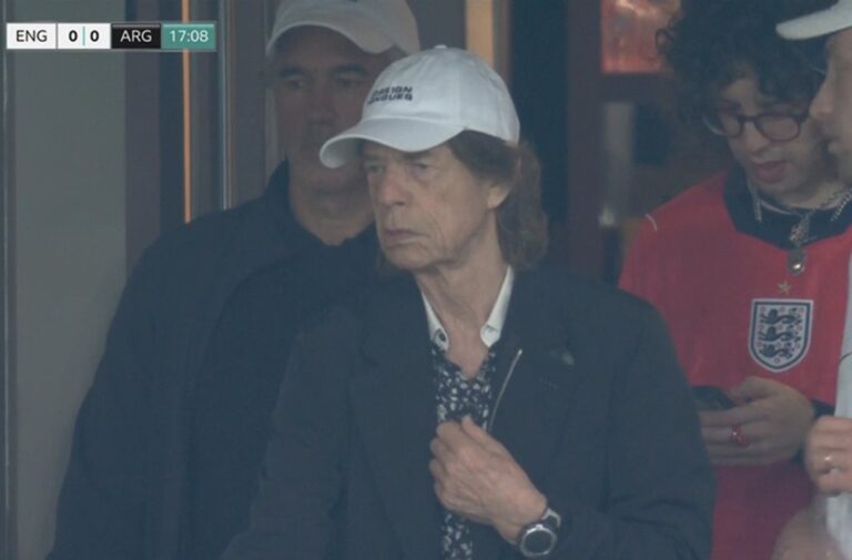 Mick Jagger en el palco del estadio durante la semifinal del Mundial 2026 entre Argentina e Inglaterra