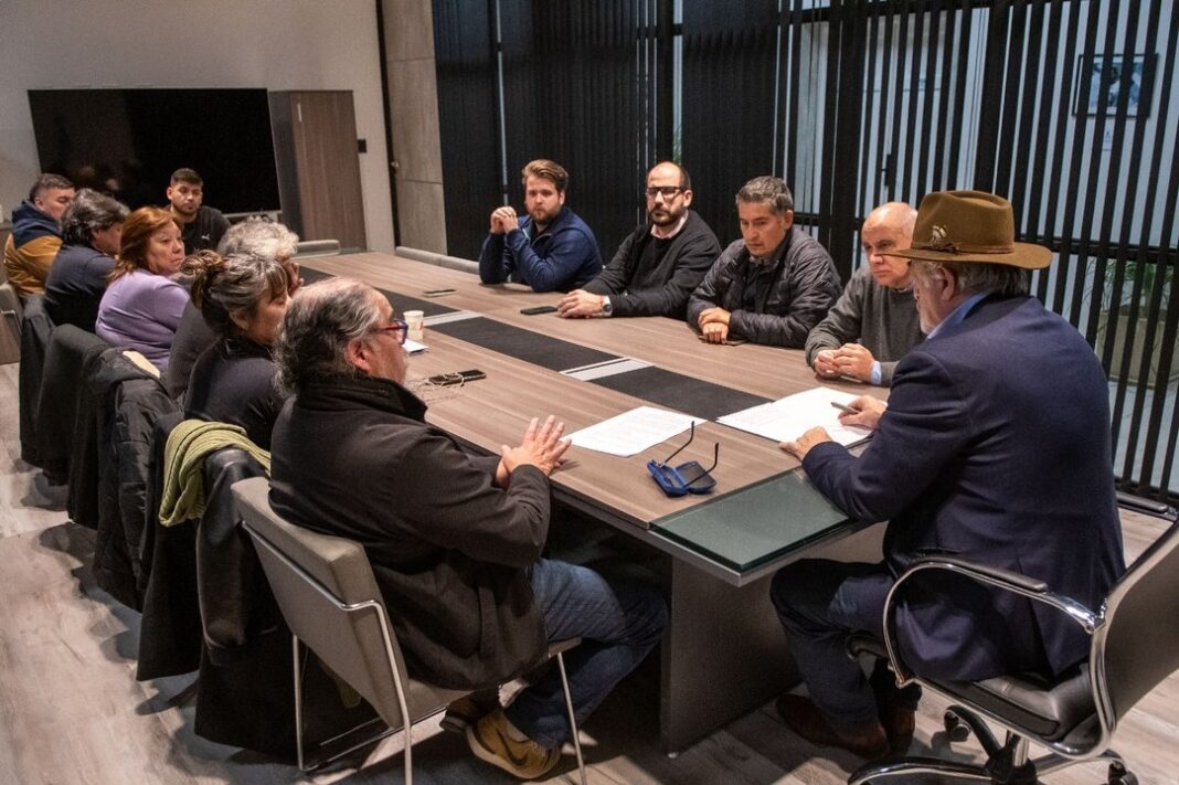 Firma del acuerdo paritario entre el Municipio de Comodoro Rivadavia y el SOEM