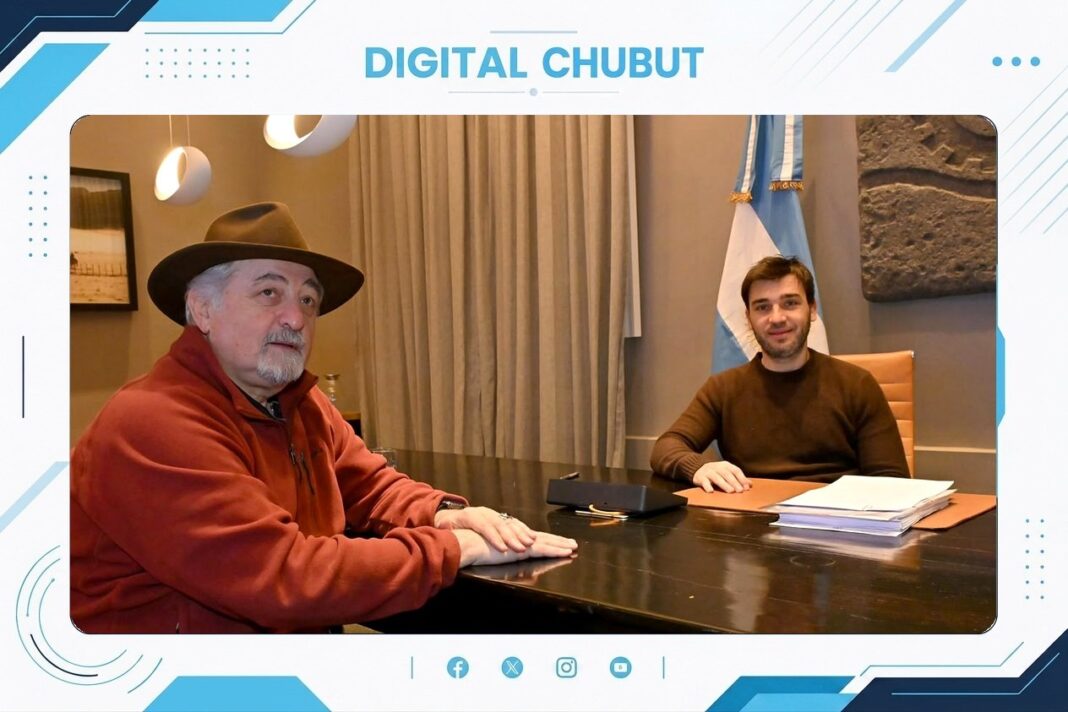 Gobernador Ignacio Torres e intendente Othar Macharashvili reunidos en despacho oficial