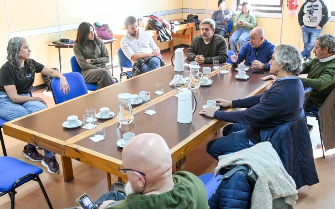 Reunión del intendente Gustavo Sastre con investigadores del CENPAT para planificar prevención de inundaciones en Puerto Madryn