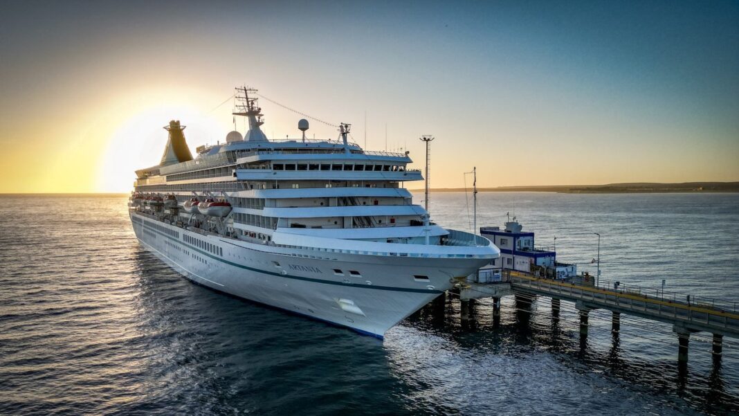 Puerto Madryn muelle Luis Piedra Buena crucero atracado