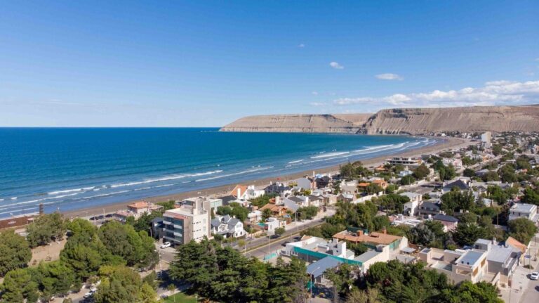 Intendenta Mariel Peralta durante entrevista sobre el 78 aniversario de Rada Tilly