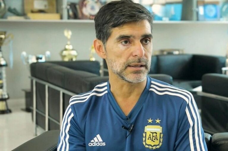 Roberto Ayala durante una entrevista televisiva previa a la final del Mundial 2026