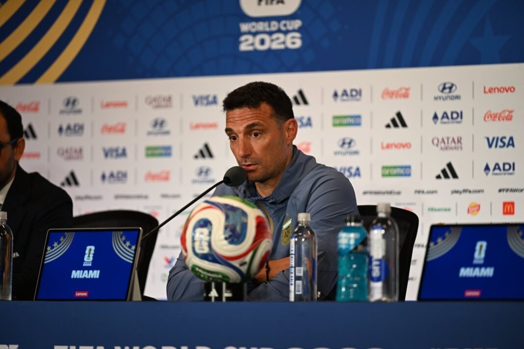 Lionel Scaloni durante el partido Argentina vs Cabo Verde