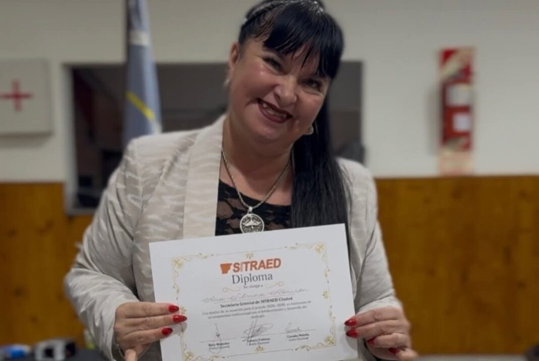 Silvina Almirón durante el acto de asunción como secretaria general de SITRAED en Comodoro Rivadavia