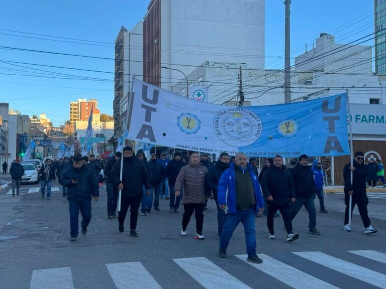Trabajadores de UTA en asamblea en Comodoro Rivadavia