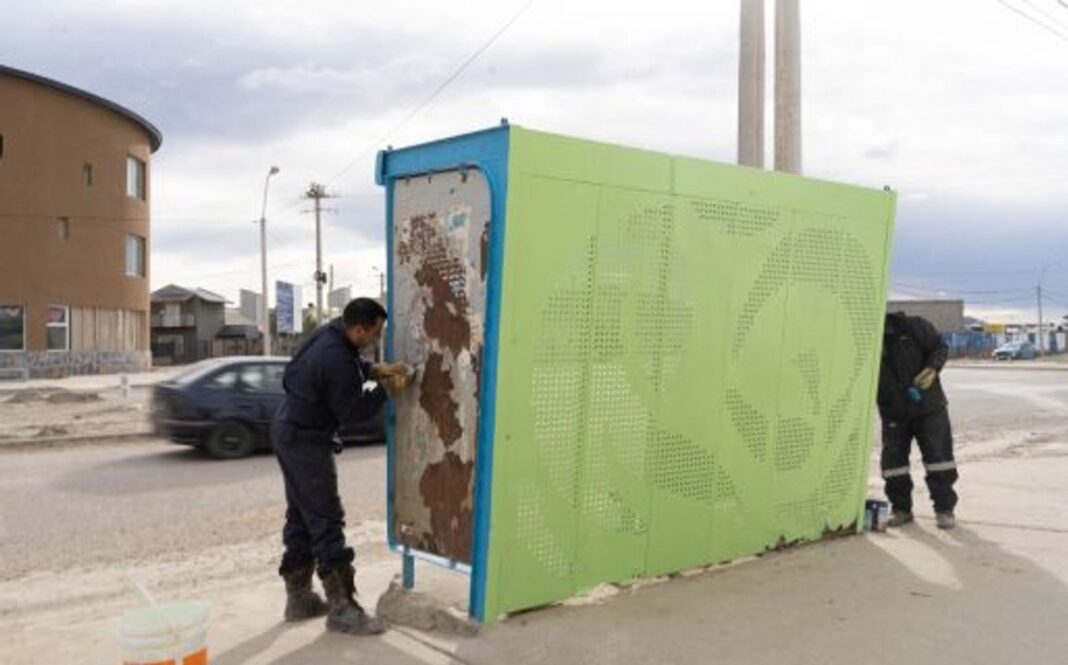 Garitas de colectivos en Comodoro Rivadavia durante trabajos de reacondicionamiento