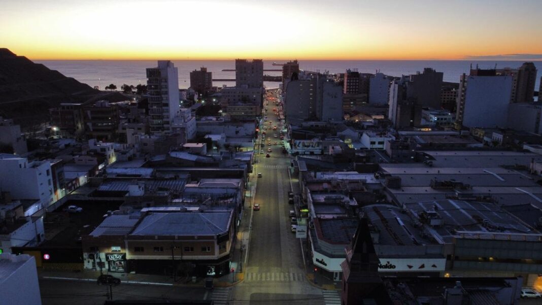 Vista de Comodoro Rivadavia con cielo nublado