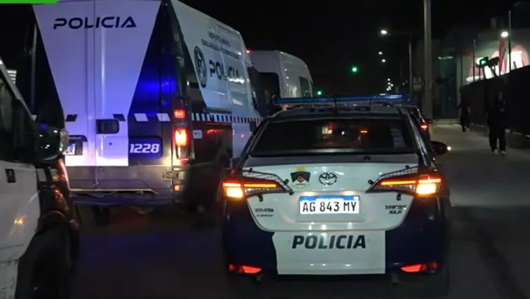 Policía de Neuquén durante un procedimiento