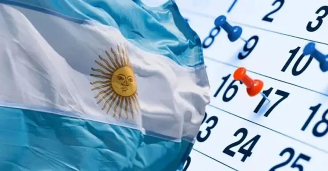 Calendario mostrando el feriado del 17 de agosto de 2026