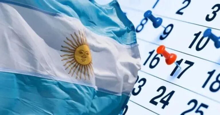 Calendario mostrando el feriado del 17 de agosto de 2026