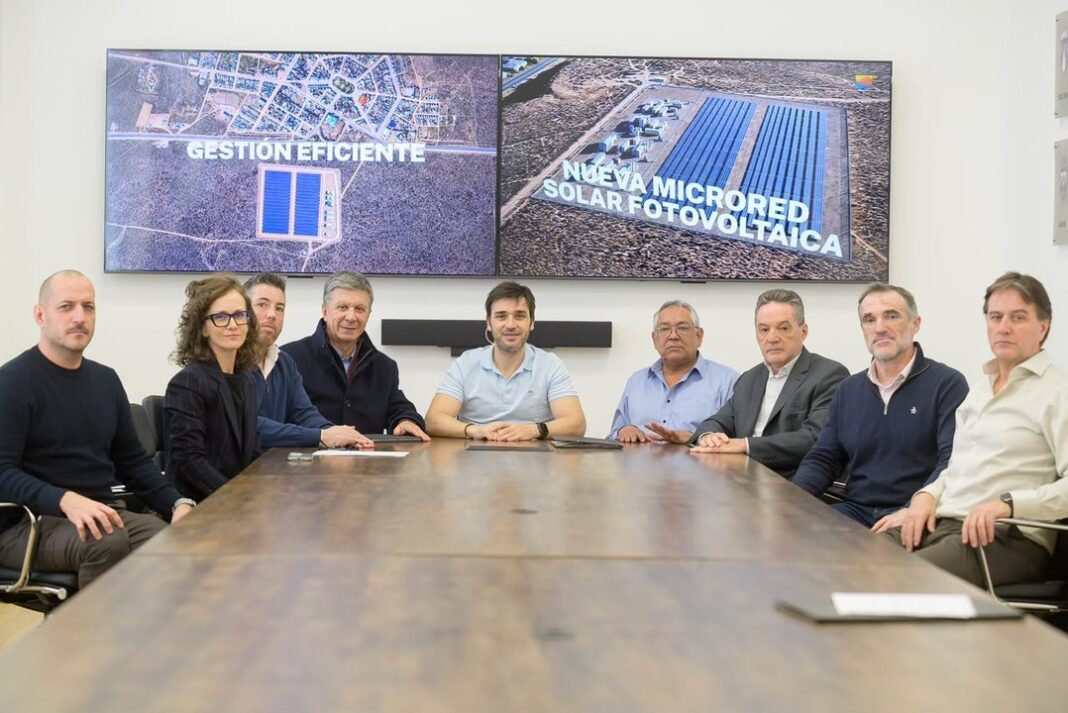 Firma de contrato para el Parque Fotovoltaico de Paso de Indios
