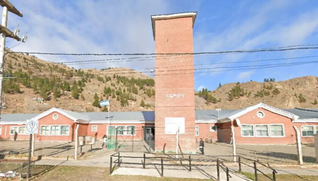 Escuela N.º 210 de Esquel