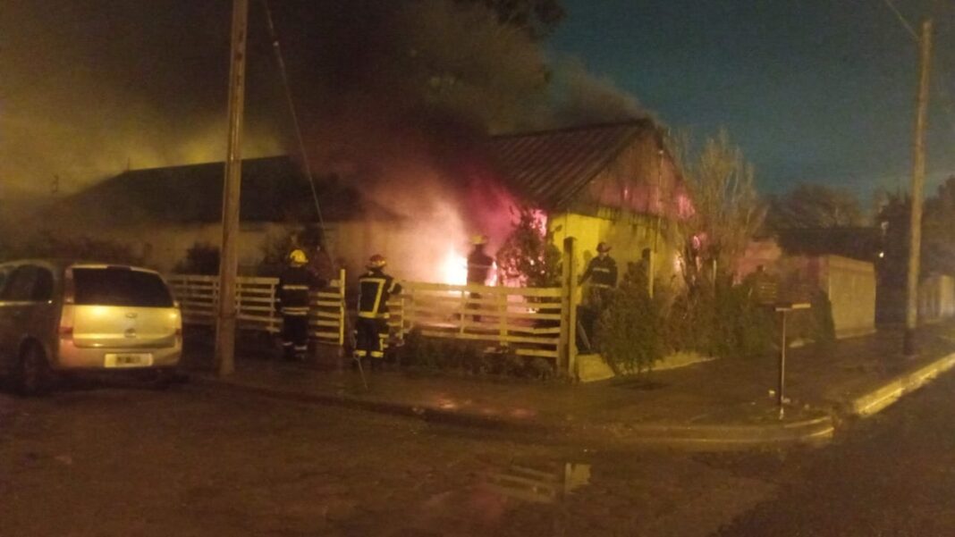 Vivienda afectada por incendio en Comodoro Rivadavia