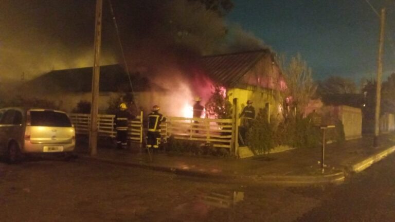 Vivienda afectada por incendio en Comodoro Rivadavia