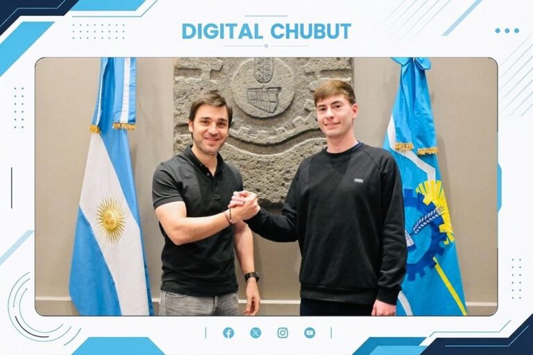 El gobernador Ignacio Torres y el intendente Luka Jones en la Casa de Gobierno