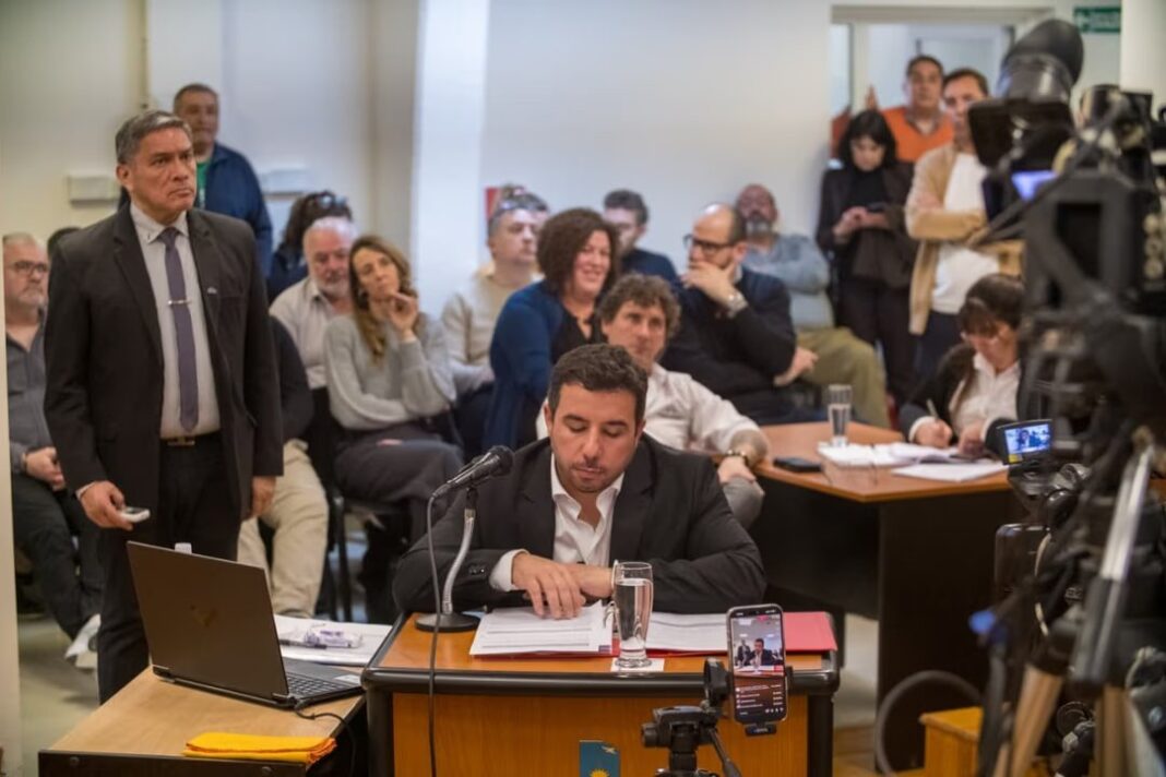 Sesión del Concejo Deliberante de Comodoro Rivadavia durante la interpelación al secretario de Obras Públicas