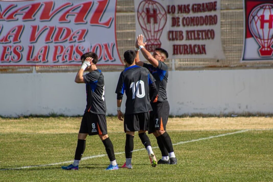 Partido entre CAI y Huracán en el Estadio Municipal de Kilómetro 3