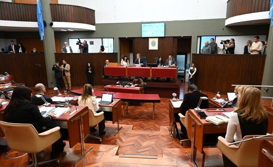Fachada de una escuela en Chubut