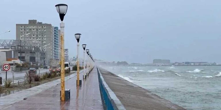 Cielo cubierto y lluvia en Comodoro Rivadavia