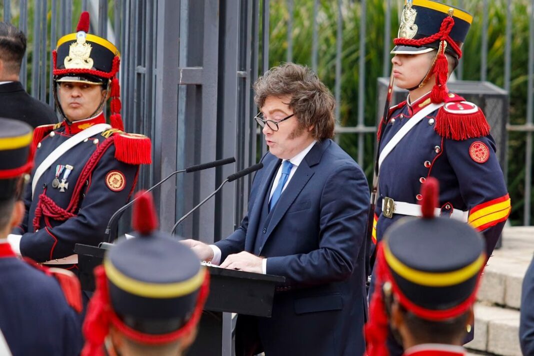 El presidente Javier Milei durante el acto por el aniversario de la muerte del general José de San Martín en la Plaza San Martín
