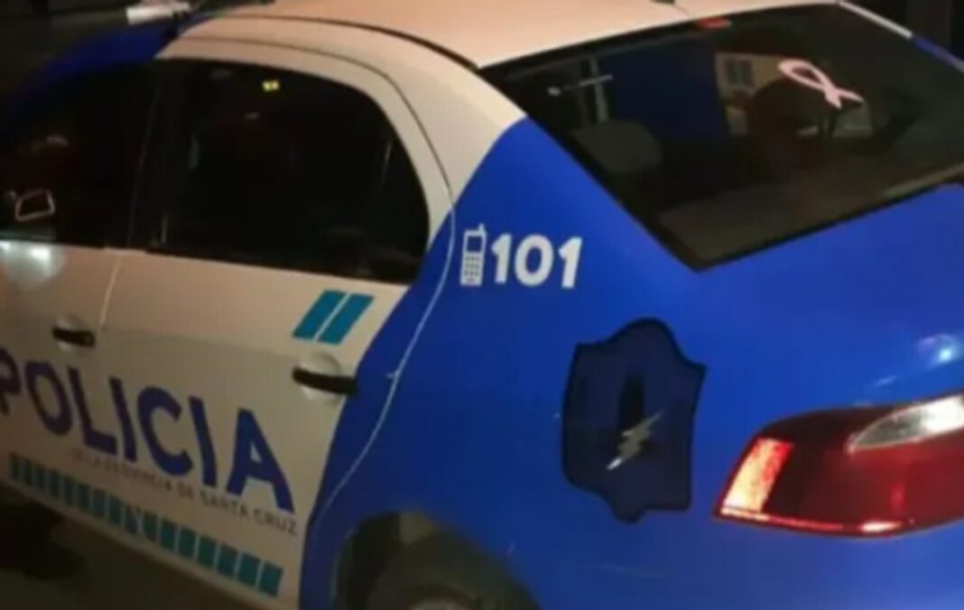 Patrullero de la Policía de Santa Cruz involucrado en un choque en Comodoro Rivadavia
