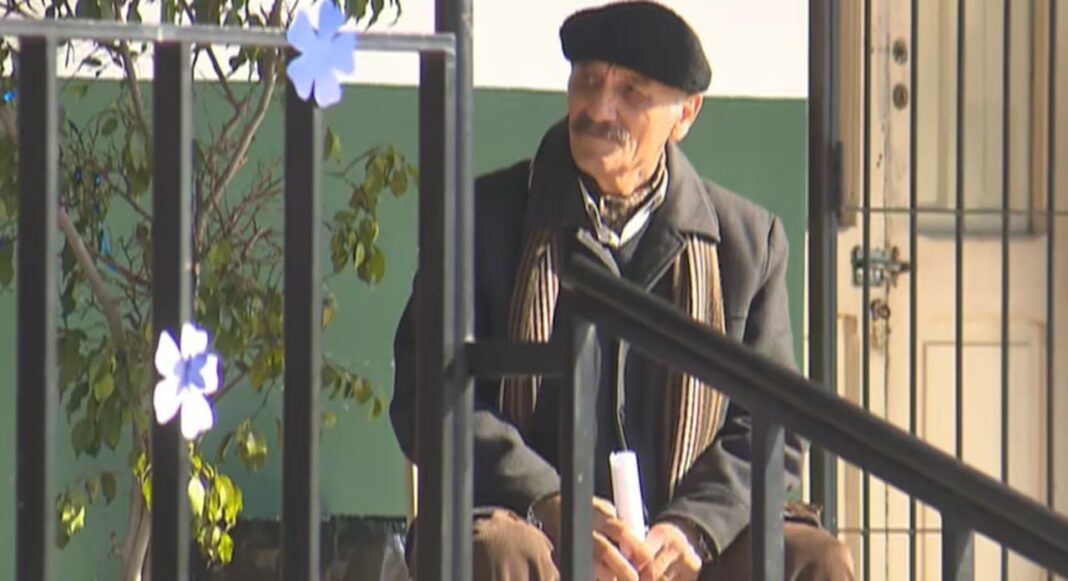 Docente Julio Obando durante su despedida en el Instituto Ramón García Martínez