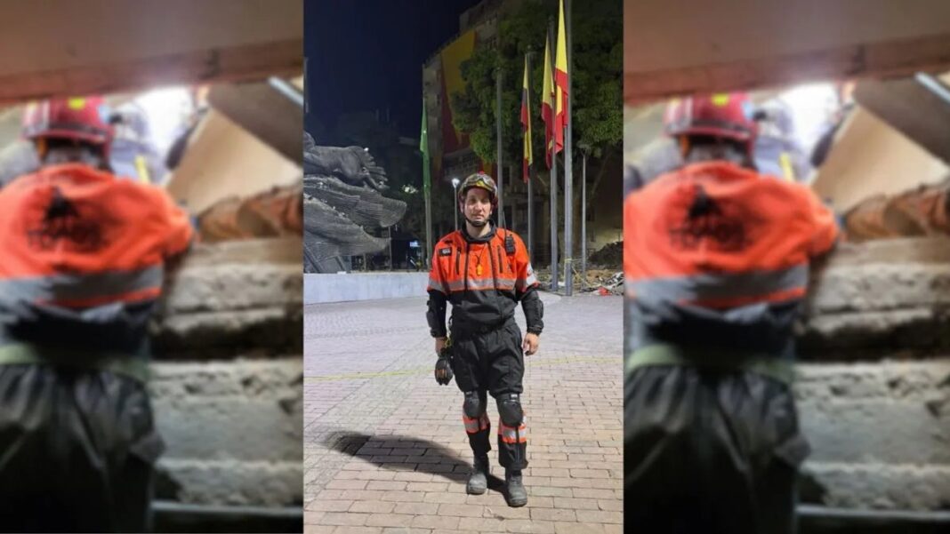 Rescatista trabajando entre escombros en Colombia