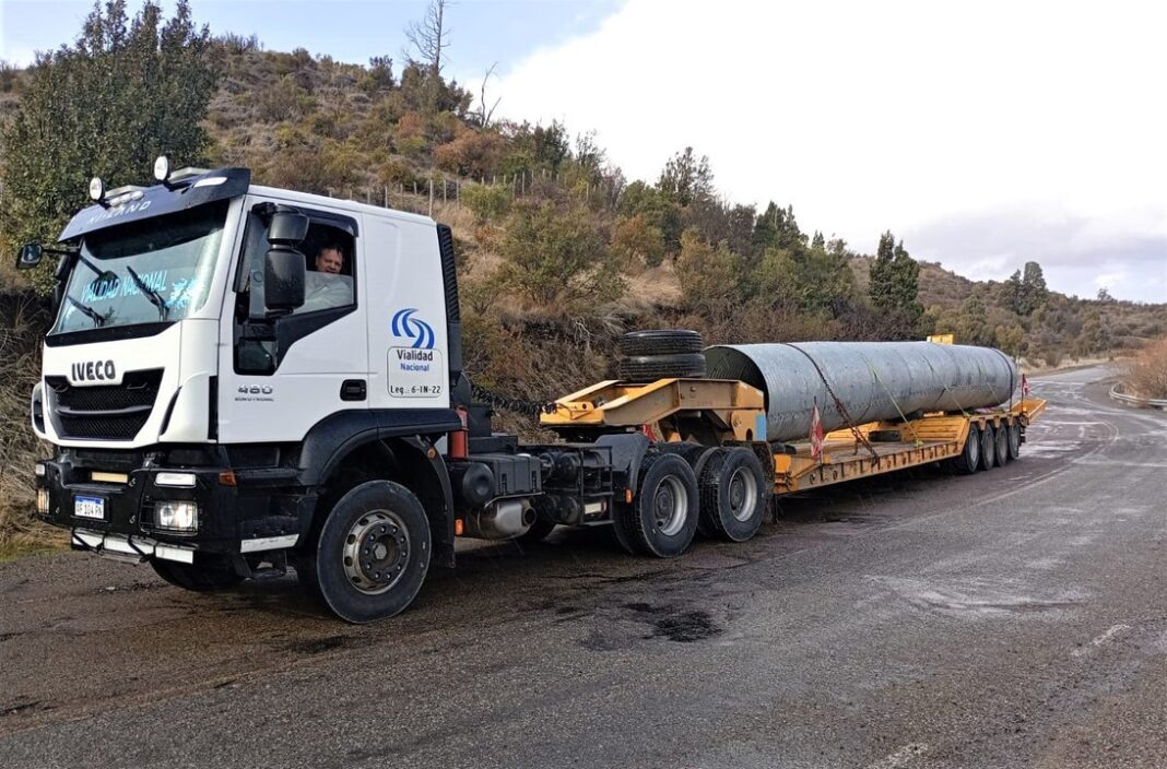 Maquinaria pesada de Vialidad Nacional trabajando en la reparación de la Ruta Provincial 71