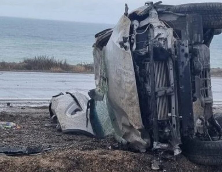 Camioneta volcada al costado de la Ruta Nacional 3 en Guardaganado