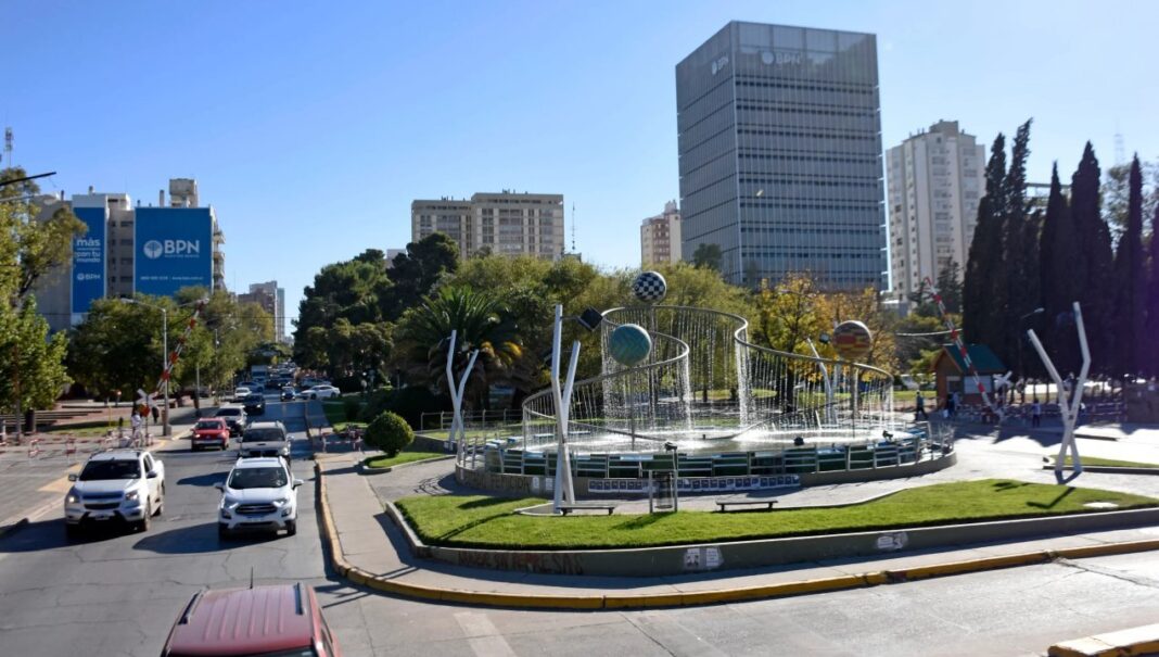 Sol sobre la ciudad de Neuquén
