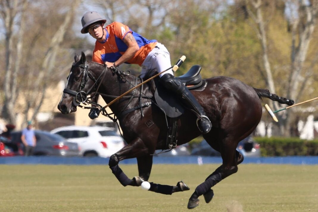 Partido de polo en el Abierto del Jockey