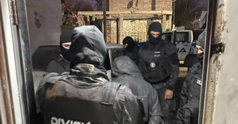 Operativo policial en El Chacay de Plottier