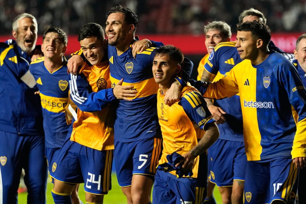 Jugadores de Boca festejando la clasificación a semifinales de la Copa Sudamericana en el estadio Morumbi
