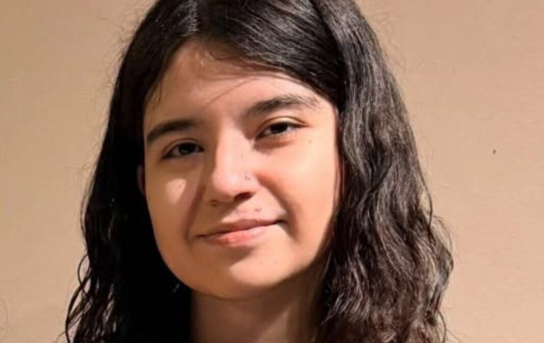 Foto de Ara Martina Cárdenas, joven de 20 años buscada en Comodoro Rivadavia