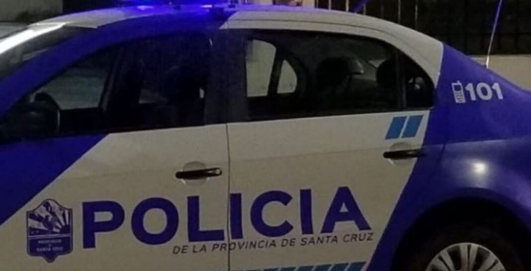 Patrullero policial en la localidad de Perito Moreno